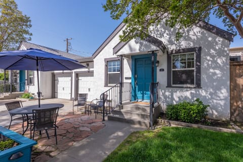 "We loved the location - walkable to all the fun boutiques, wine tasting rooms, restaurants, etc. downtown - but also just far away enough... to be nice and quiet!" - Laura, May 2021