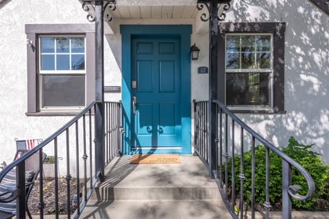 "Great spot in a beautiful neighborhood.  Within walking distance of downtown Lodi. Great location and comfortable home." - James, Nov. 2022