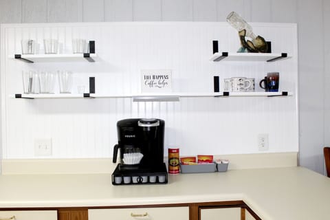 Nice open shelfs and coffee station. 