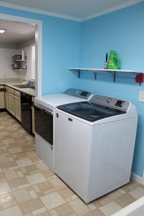 laundry washer and dryer with steam wrinkle reduction. 