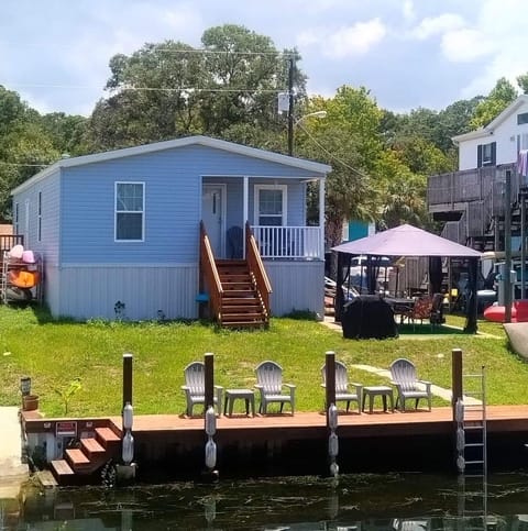 View showing the steps from dock to kayak ramp, the chairs & ladder on dock. 🪜