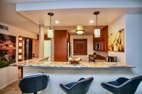 Prepare a nice meal while your guests enjoy a nice spread at the bar counter space