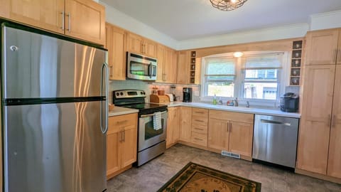 Kitchen area is ready for you to cook your homemade meals here