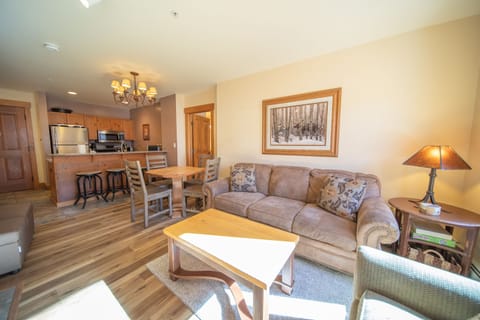 Attractive vacation condo at The Springs!