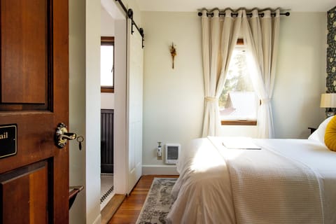 The Silver Falls Trail Room (1)