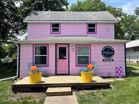 Welcome To Stay Getaway! We have went a bit crazy to make this fun on the outside for all kinds of Selfie Spots! Come and enjoy the PoPs of colors while you enjoy a relaxing stay at the Getaway!