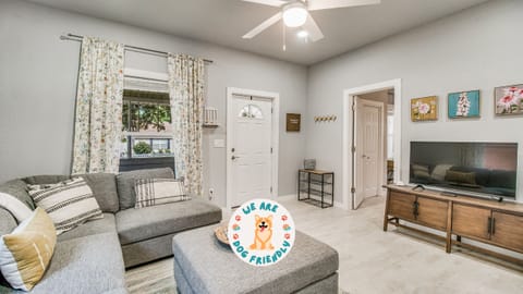The house features a spacious living room with a comfortable sofa and SmartTV for streaming.