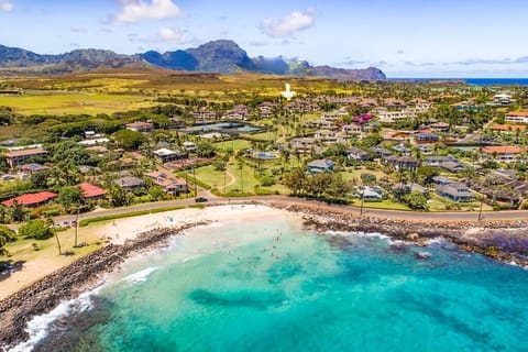 Just 150 yards to famous Brenneckes Beach!