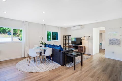 Brand New Adorable 2B Guest house with private parking Bed and Breakfast in La Mesa