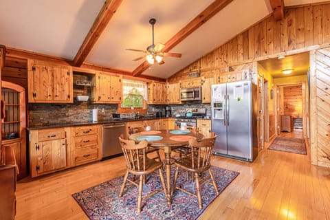 Kitchen & Dining Area