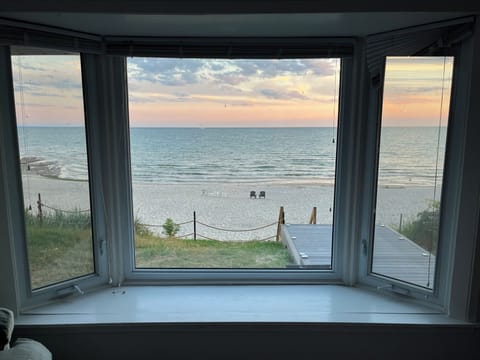 Sunset view - Enjoy breathtaking views of Lake Erie from our Living Room! 