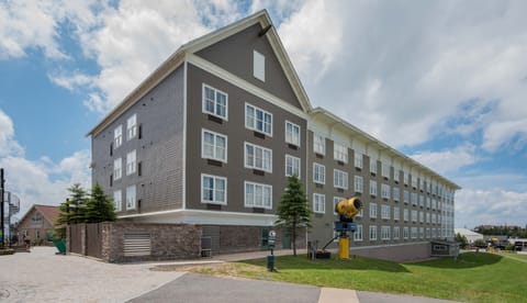 View of the slope side of the Expedition Station Lodge