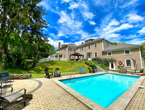 The Jarvis Homestead - One of a kind 1828 Maine home.