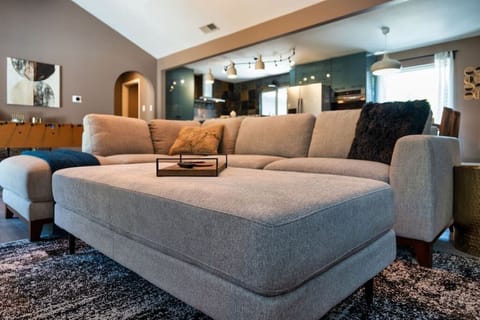 Our living room will take you to a world of elegance. The luxurious sofa ensemble, the elegant design and the warm light are a perfect combination to create a comfortable place to enjoy your day. 