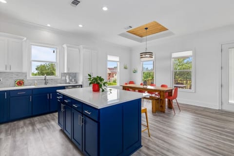 Kitchen and dining space - perfect for seating everyone!