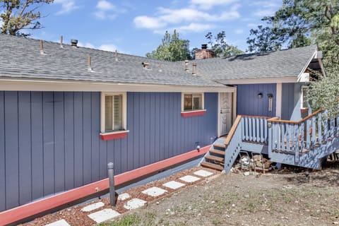 Street view showcasing a quiet lane and inviting neighborhood charm for a tranquil stay.