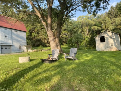 Sitting area firepit