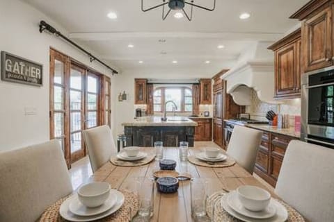 Dining Area 1 (Seating for 4)