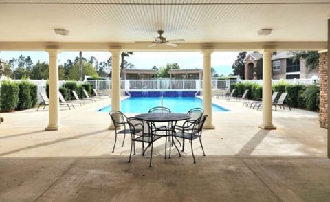 Resort style pool loungers kids pool cabana area

Foley
Gulf Shores
Orange Beach