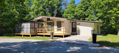 Private forest villa with deck, easy parking, and peaceful mountain setting.