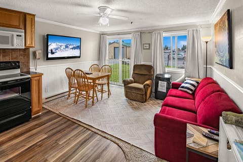 Mountain Lodge 147 is your snowshoe home away from home!