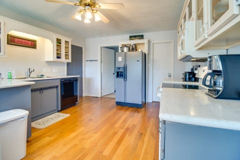 Kitchen | Equipped w/ Cooking Basics