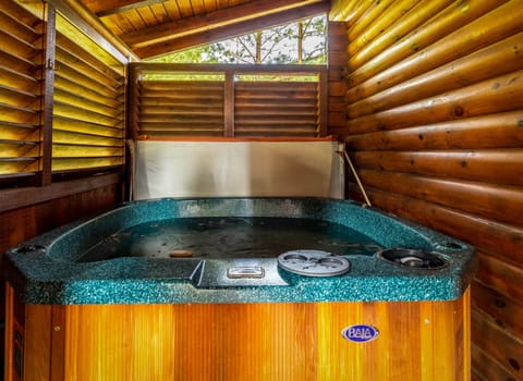 Indoor spa tub