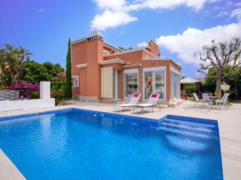 Water, Cloud, Sky, Plant, Property, Building, Swimming Pool, Azure, Tree, House