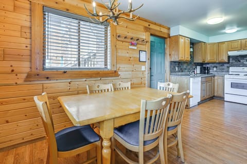 Dining Room | Dishware & Flatware Provided