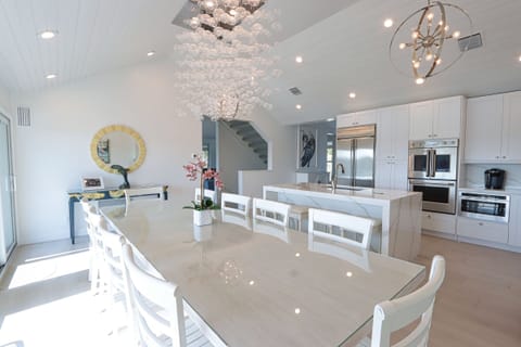 Elegant eat-in kitchen with ample seating