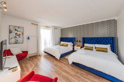 2 comfortable Queen beds in the bedroom, Smart TV with YouTube TV for cable, plus Queen blowup mattress.