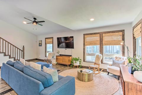 Tool Vacation Rental | 4BR | 3BA | 2,000 Sq Ft | Steps Required to Access