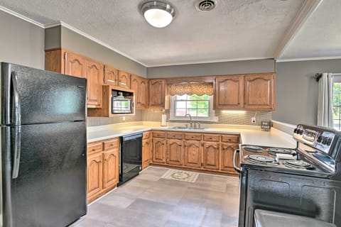 Kitchen | Dishwasher | Coffee Bar