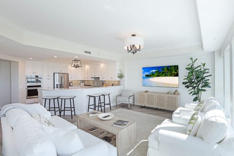 Family Room to Kitchen Bar