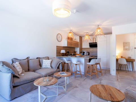 Table, Furniture, Property, Building, Couch, Interior Design, Lighting, Chair, Wood, Lamp