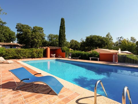 Water, Sky, Plant, Property, Building, Swimming Pool, Tree, Nature, Azure, Shade