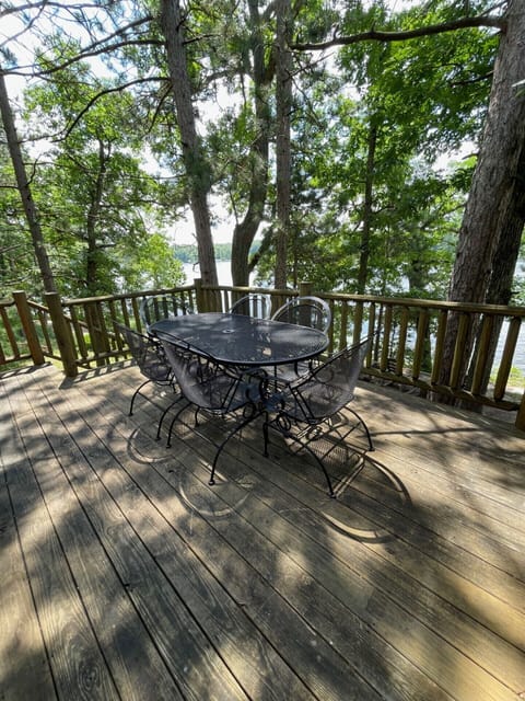 Outdoor Patio (off Kitchen)