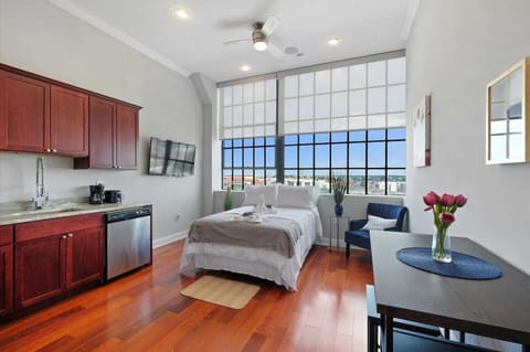 Spacious Northern Liberties studio with queen bed, full kitchen, modern bathroom, and floor-to-ceiling loft windows throughout.