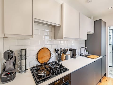Kitchen | Ida’s Place - St Andrews Cottages, Lincoln