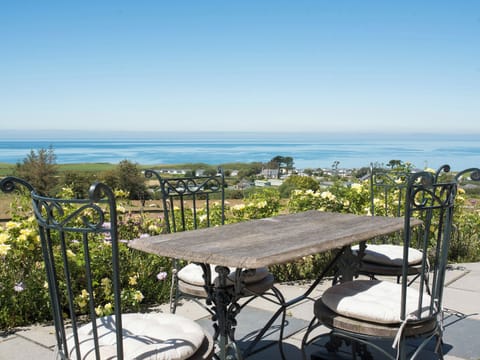 Decking | Ty Gan y Mor - Morfa Nefyn Holiday Cottages, Nefyn, Llyn Peninsula