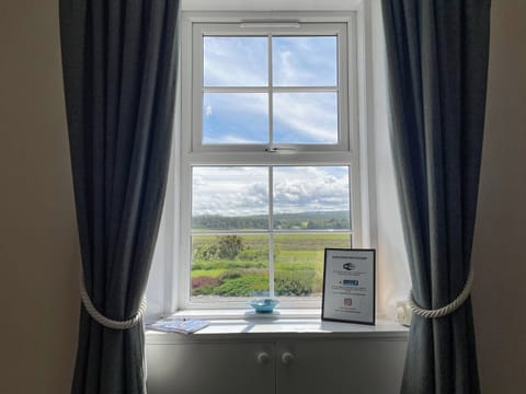 Living room/dining room | Pine Cottage - Easter Dalziel Farm Cottages, Dalcross