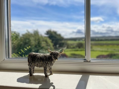 Living room/dining room | Pine Cottage - Easter Dalziel Farm Cottages, Dalcross