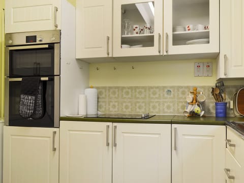 Kitchen | Blacksmith&rsquo;s Cottage, Askham Bryan near York