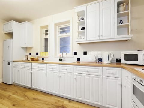 Kitchen | Churchill House 4, Salcombe