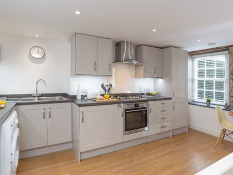Well equipped kitchen | Dayan Cottage, Fowey