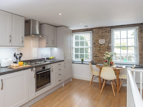 Delightful kitchen/ dining area | Dayan Cottage, Fowey