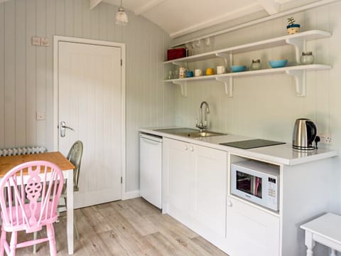 Open plan living space | Fig Tree Shepherd&rsquo;s Hut, Bridport
