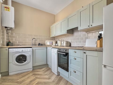 Kitchen | Sunset Cottage - Bron Y Wendon Holiday Park, Llanddulas, near Llandudno