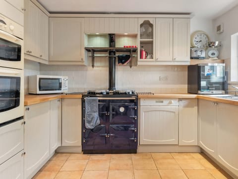 Kitchen area | Summerhill Cottage, Mathry, near St Davids