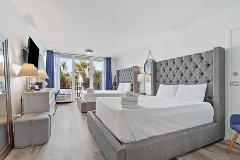 Sleeping area with 2 queen beds (sleeps 4)